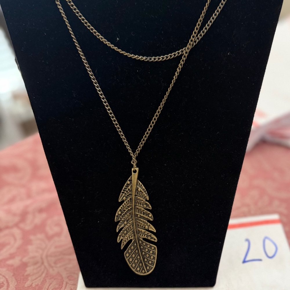 4/$20 Elegant Gold Feather Pendant Necklace